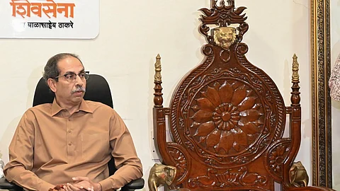 மகாராஷ்டிரம்: 60 ஆண்டுகளுக்குப்பின் எதிர்க்கட்சித் தலைவர் இல்லா பேரவை!