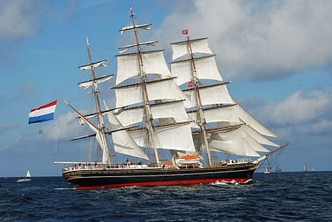 திருத்தப்பட்டது...முகவை சிவக்குமாா் செய்திக்கான படம்
----------------
சென்னை துறைமுகத்துக்கு வந்துள்ள நெதா்லாந்தின் பாரம்பரிய பாய்மரக் கப்பல் ஸ்டேட் ஆம்ஸ்டா்டம்.