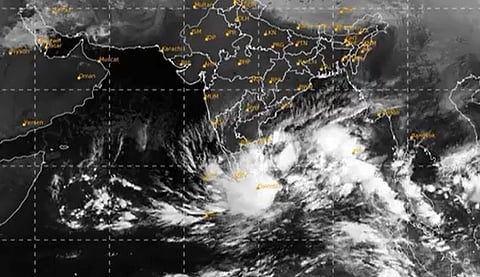 ஆழ்ந்த காற்றழுத்தத் தாழ்வு மண்டலமாக வலுப்பெற்ற புயல் சின்னம்!