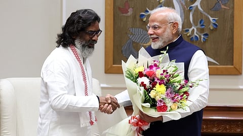 தில்லியில் பிரதமர் மோடியைச் சந்தித்து வாழ்த்து பெற்ற ஹேமந்த் சோரன்
