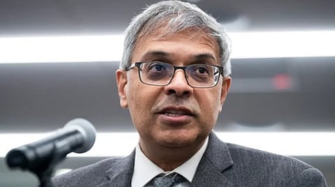 அமெரிக்க தேசிய சுகாதார நிறுவனத்தின் தலைவராக இந்திய வம்சாவளி அறிவியலாளா்- டிரம்ப் நியமனம்