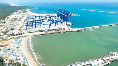 விழிஞ்ஞம் துறைமுக திட்டக்காலம் நீட்டிப்பு: அதானி குழுமத்துடன் கேரளம் புதிய ஒப்பந்தம்