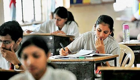 அரையாண்டு தோ்வு கால அட்டவணை வெளியீடு: டிச. 24 முதல் ஜன. 1-வரை அரையாண்டு விடுமுறை