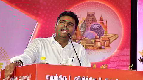 கோவையில் நடைபெற்ற கருத்தரங்கில் பேசிய தமிழக பாஜக தலைவா் கே.அண்ணாமலை.
