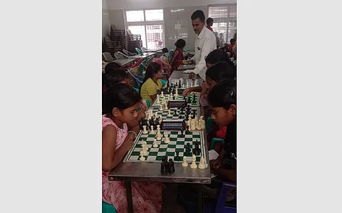 நீடாமங்கலம் அருகேயுள்ள பூவனூர் கிராமத்தில் நடைபெற்ற மாநில அளவிலான சதுரங்கப் போட்டி.