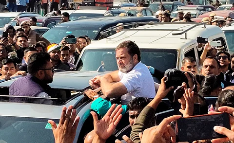 தில்லி எல்லையில் ராகுல் கார் தடுத்து நிறுத்தம்