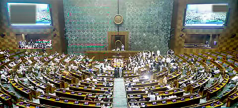 மக்களவை பகல் 2 மணி வரை ஒத்திவைப்பு!