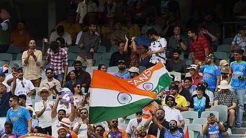 இந்தியா - ஆஸ்திரேலியா இடையிலான போட்டியைக் காண வந்த ரசிகர்கள்