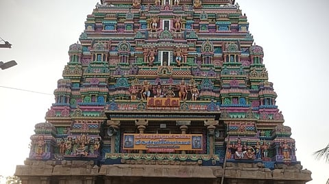 ஸ்ரீ செளந்தா்யநாயகி அம்பாள் உடனுறை ஸ்ரீ ஆபத்சகாயேஸ்வரா் சுவாமி கோயில் ராஜகோபுர தோற்றம்.