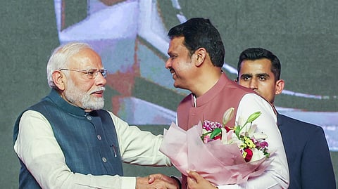 மீண்டும் ஃபட்னவீஸ்!