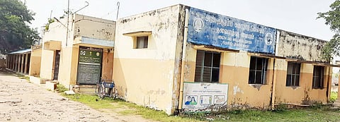சித்தமல்லியில் சேதமடைந்த அரசு ஆரம்ப சுகாதார நிலைய கட்டடம்.