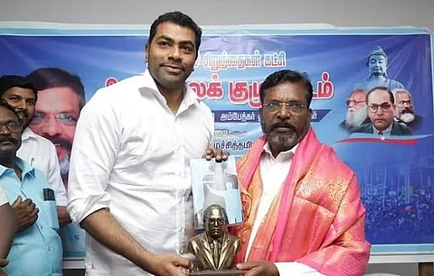 விசிக தலைவர் திருமாவளவனுடன், ஆதவ் அர்ஜுனா.