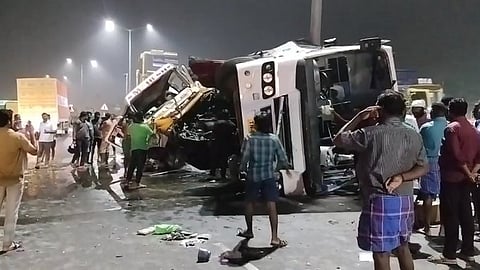 ஸ்ரீபெரும்புதூரில் ஆம்னி பேருந்து மீது மோதிய லாரி