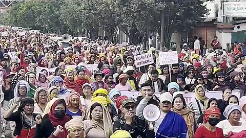 மணிப்பூரில் மத்திய அரசின் நடவடிக்கைக்கு மக்கள் எதிர்ப்பு!