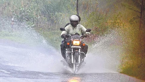 பள்ளிகளுக்கு நாளை விடுமுறை! எங்கெல்லாம்?