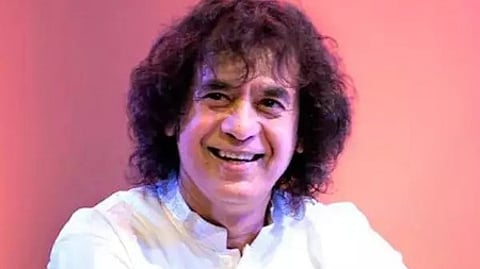 பிரபல தபேலா இசைக் கலைஞா் ஜாகிா் ஹுசைன்