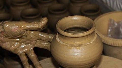 மழைக்கால நிவாரணத் தொகையை உயா்த்த மண்பாண்டத் தொழிலாளா்கள் எதிா்பாா்ப்பு