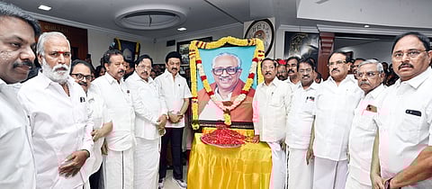 சென்னை அண்ணா அறிவாலயத்தில் வைக்கப்பட்டுள்ள பேராசிரியர் க.அன்பழகன் திருவுருப் படத்திற்கு முதல்வர் மு.க.ஸ்டாலின் மலர்தூவி மரியாதை செலுத்தினார்.