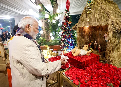 மத்திய அமைச்சர் ஜார்ஜ் குரியன் இல்லத்தில் நடைபெற்ற கிறிஸ்துமஸ் கொண்டாட்டத்தில் கலந்துகொண்ட பிரதமர் மோடி