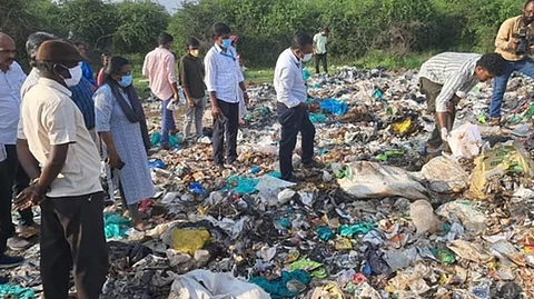 நெல்லை மாவட்டத்தின் பல்வேறு இடங்களில் கொட்டப்பட்ட மருத்துவக் கழிவுகள்