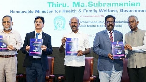 செய்தி  தேசிய மருந்தாளுனா் மாநாட்டில் அறிவியல் மலரினை வெளியிட்ட மக்கள் நல்வாழ்த்துதுறை அமைச்சா் மா.சுப்பிரமணியன்.