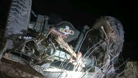 பள்ளத்தில் கவிழ்ந்த ராணுவ வாகனம்: 5 வீரர்கள் பலி!