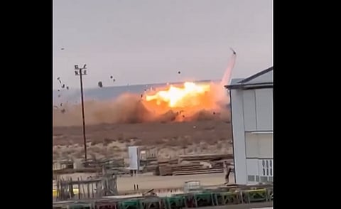 கஜகஸ்தானில் பயணிகள் விமானம் விழுந்து தீப்பற்றியது! 42 பேர் பலி