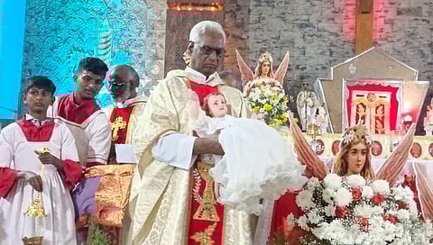 விழுப்புரம் கிறிஸ்து அரசர் தேவாலயத்தில் நடைபெற்ற கிறிஸ்துமஸ் கொண்டாட்டம்.