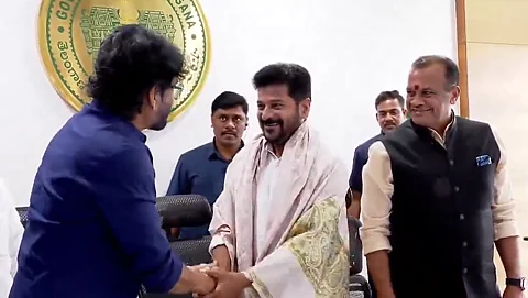 தெலங்கானா முதல்வரை நேரில் சந்தித்த நடிகர்கள், தயாரிப்பாளர்கள்.