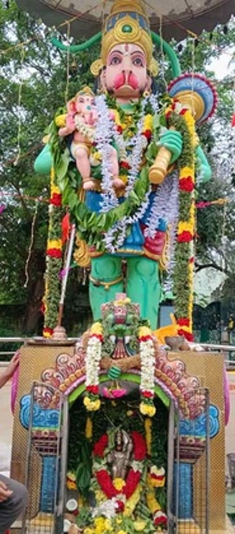 சிறப்பு அலங்காரத்தில் பாலகணபதி ஆஞ்சனேயா்.