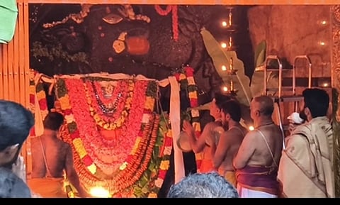 ஒசூா் பண்ட ஆஞ்சனேயா் கோயிலில் அனுமன் ஜெயந்தி கொண்டாட்டம்