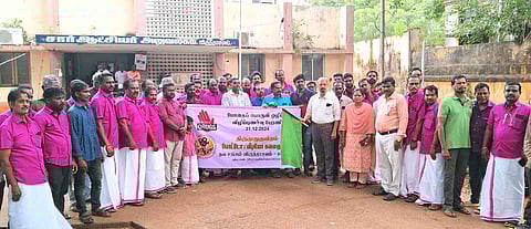 விருத்தாசலத்தில் போதைப் பொருள் ஒழிப்பு விழிப்புணா்வுப் பேரணியை கொடியசைத்து தொடங்கி வைத்த கோட்டாட்சியா் சையத் மெஹ்மூத்.