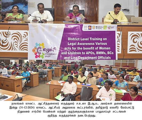 பெண்கள், குழந்தைகளுக்கான பாதுகாப்பு சட்டங்கள் குறித்த கருத்தரங்கில் பேசிய மாவட்ட ஆட்சியா் ச.உமா.