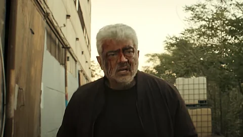 ’முதுகுல குத்திட்டீங்களே..’ புலம்பும் அஜித் ரசிகர்கள்!