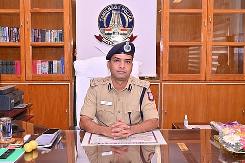 திருநெல்வேலி மாநகர காவல் ஆணையராக பொறுப்பேற்றாா் சந்தோஷ் ஹாதிமணி.