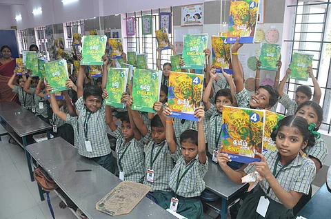 பள்ளிகள் திறப்பு: முதல் நாளில் மூன்றாம் பருவ பாடப் புத்தகங்கள்!