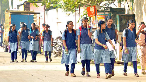 கேள்விக்குறியாகும் பள்ளி மாணவிகள் பாதுகாப்பு!