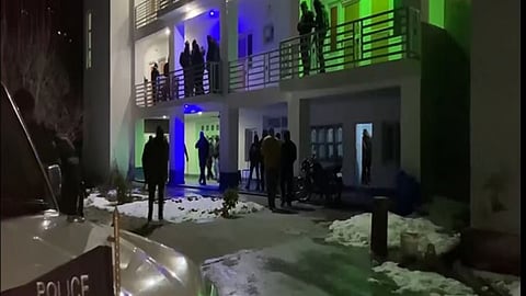 விருந்தினர் இல்லத்தில் தங்கியிருந்த 3 பேர் மர்ம மரணம்!