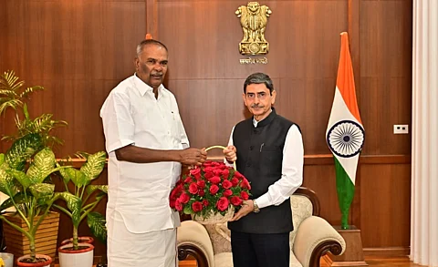 ஆளுநர் ஆர்.என்.ரவியுடன் பேரவைத் தலைவர் அப்பாவு சந்திப்பு.