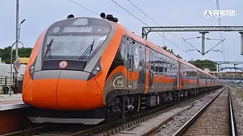 ‘வந்தே பாரத் ஸ்லீப்பா்’ ரயில்
180 கி.மீ. வேகத்தில் சோதனை ஓட்டம்!