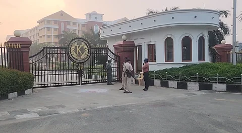 வேலூர் எம்.பி. கதிர் ஆனந்திற்குச் சொந்தமான கல்லூரியில் 2-வது நாளாக சோதனை!