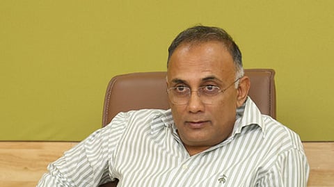 கர்நாடக சுகாதாரத்துறை அமைச்சா் தினேஷ்குண்டுராவ்