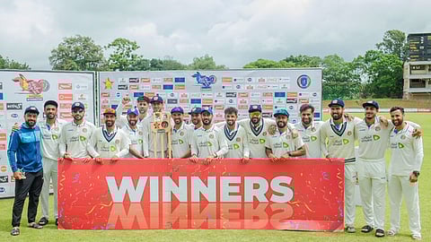 தொடரை வென்ற மகிழ்ச்சியில் ஆப்கானிஸ்தான் அணி வீரர்கள்