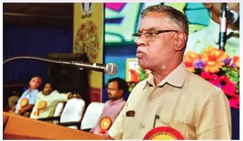 சென்னை புத்தகக் காட்சியில் "தமிழே தமிழே தமிழின் அமுதே' எனும் தலைப்பில் பேசிய சண்முக.ஞானசம்பந்தன்.