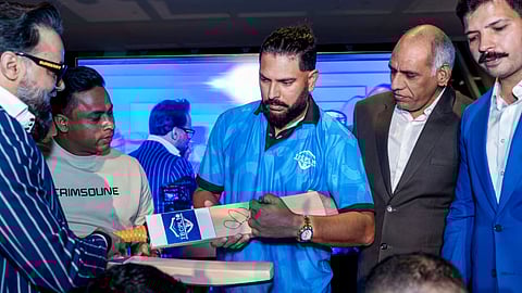 டி10 டென்னிஸ் பந்து கிரிக்கெட் தொடர் அறிமுகம்