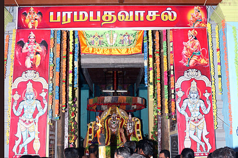 நீடாமங்கலம் சந்தானராமர் கோயில் பரமபதவாசல் திறப்பு.