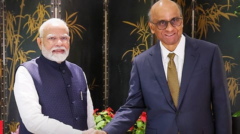 இந்தியப் பிரதமர் நரேந்திர மோடியுடன் சிங்கப்பூர் அதிபர் தர்மன் சண்முகரத்தினம்