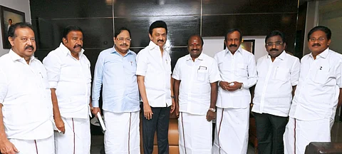வி.சி.சந்திரகுமார்.