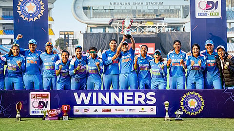 அயர்லாந்துக்கு எதிராக 304 ரன்கள் வித்தியாசத்தில் இந்திய மகளிரணி வெற்றி!