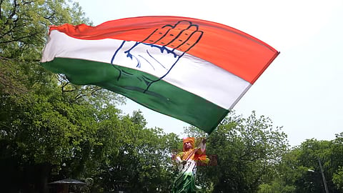 தில்லி: தேர்தல் வாக்குறுதிகளை அள்ளிக் கொடுக்கும் காங்கிரஸ்!